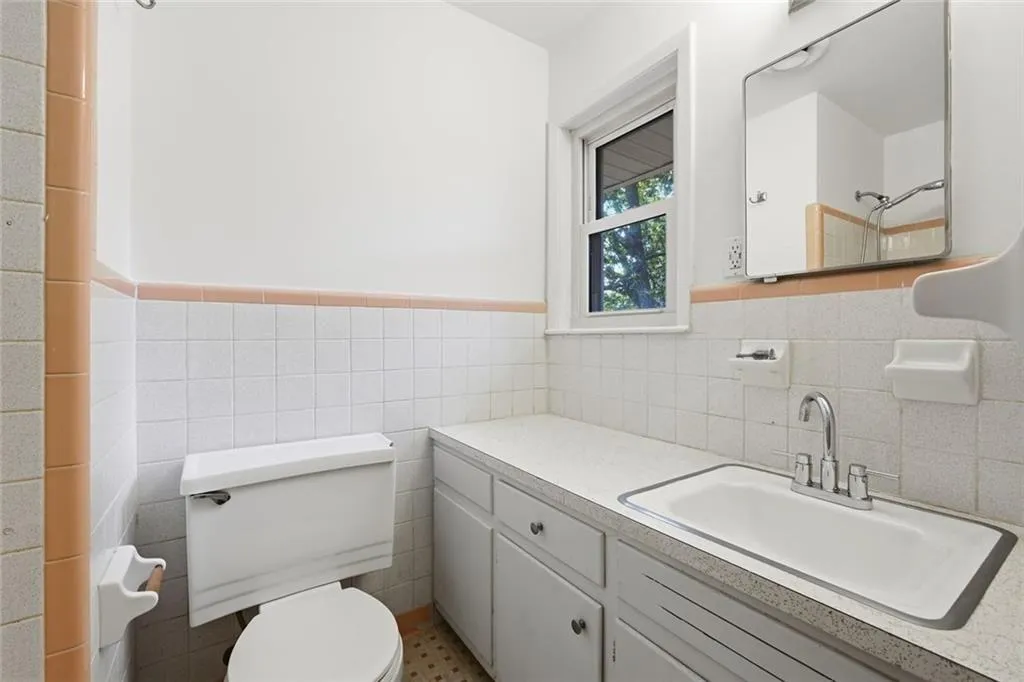 3510 Roswell Road Nw Unit L-4, Atlanta, Georgia 30305, 2 Bedrooms Bedrooms, 0 ,2 BathroomsBathrooms,Residential,For Sale,3510 Roswell Road Nw Unit L-4,7765222