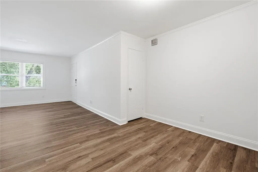 3510 Roswell Road Nw Unit L-4, Atlanta, Georgia 30305, 2 Bedrooms Bedrooms, 0 ,2 BathroomsBathrooms,Residential,For Sale,3510 Roswell Road Nw Unit L-4,7765222