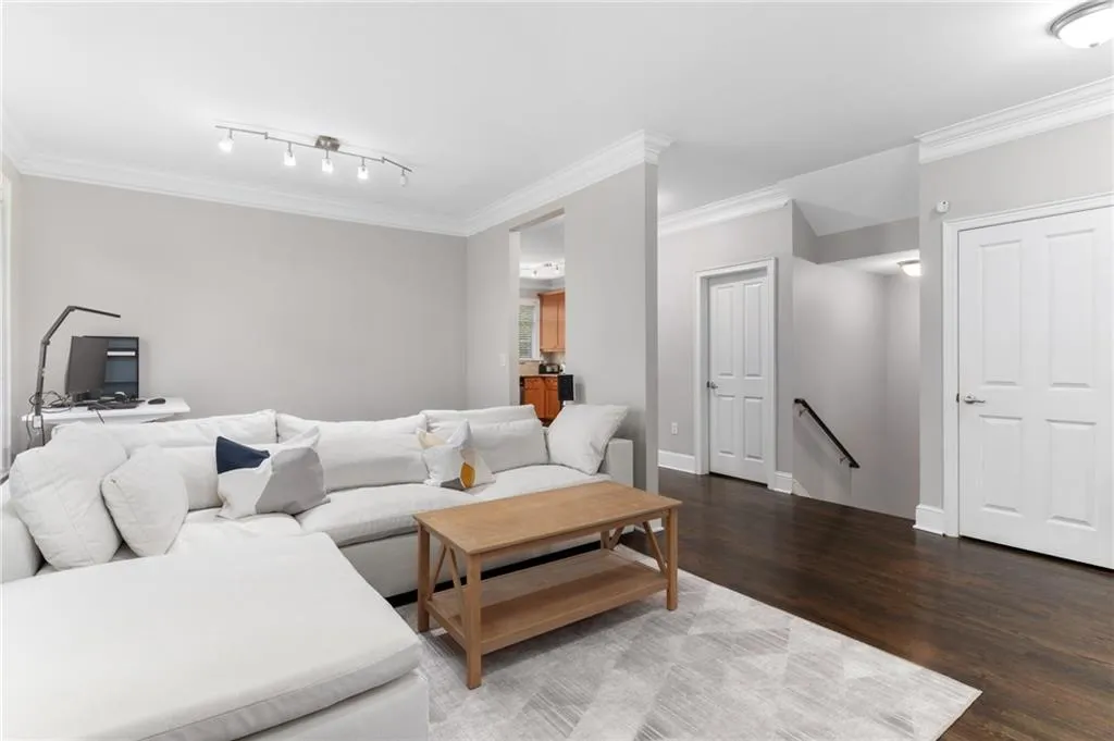 1187 Glenridge Place, Atlanta, Georgia 30342, 3 Bedrooms Bedrooms, ,2 BathroomsBathrooms,Residential,Sold,1187 Glenridge Place,7134135