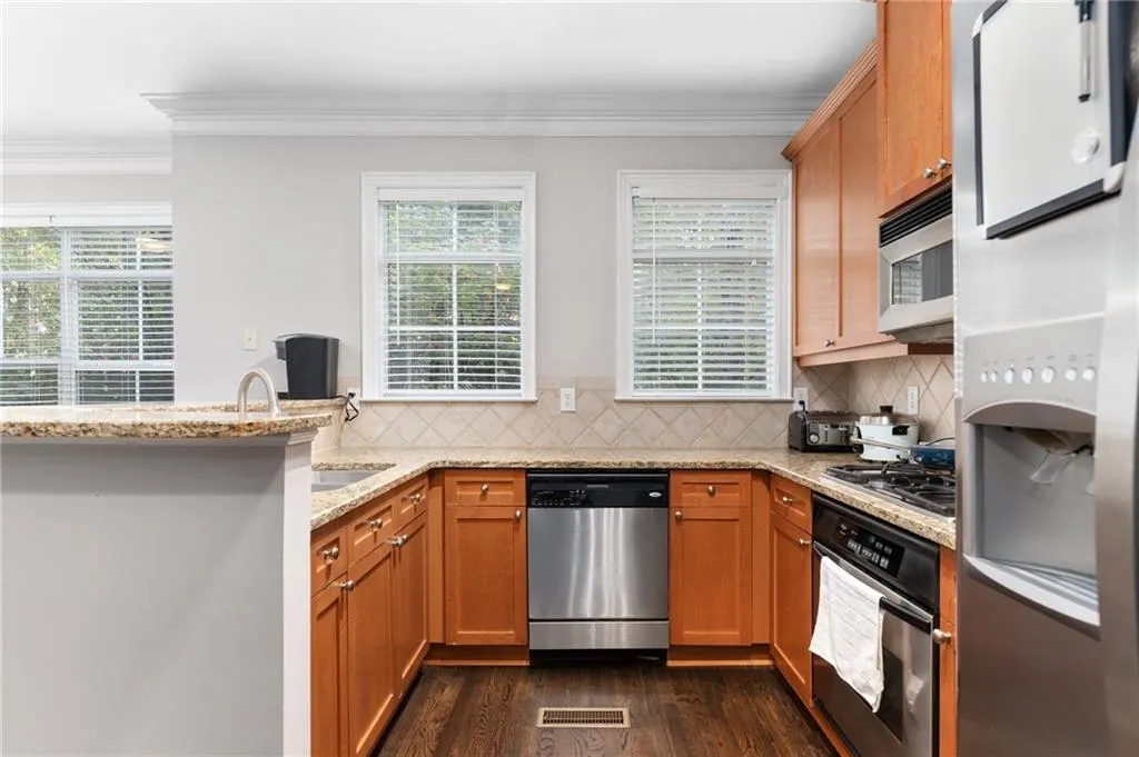 1187 Glenridge Place, Atlanta, Georgia 30342, 3 Bedrooms Bedrooms, ,2 BathroomsBathrooms,Residential,Sold,1187 Glenridge Place,7134135