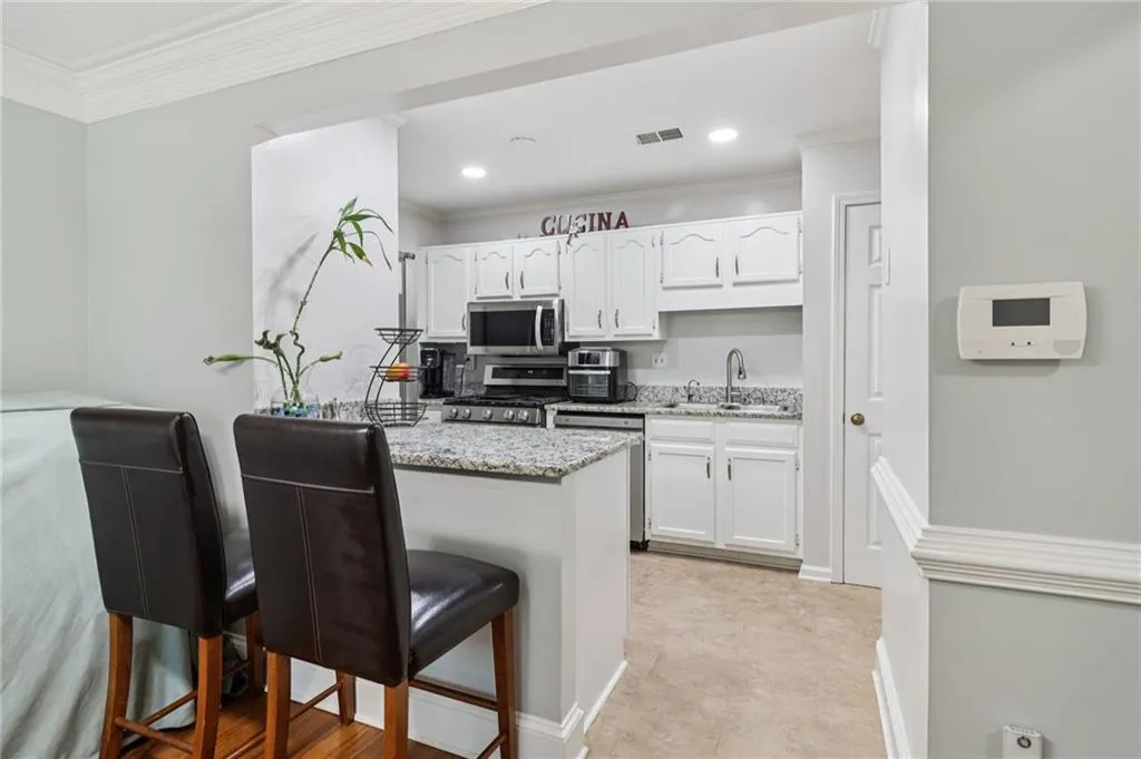 7905 Briar Villa Place, Sandy Springs, Georgia 30350, 2 Bedrooms Bedrooms, ,2 BathroomsBathrooms,Residential,For Sale,7905 Briar Villa Place,7625673