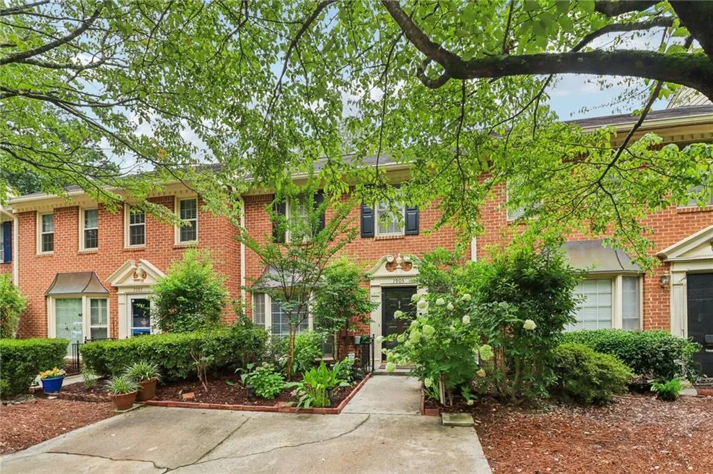 7905 Briar Villa Place, Sandy Springs, Georgia 30350, 2 Bedrooms Bedrooms, ,2 BathroomsBathrooms,Residential,For Sale,7905 Briar Villa Place,7625673