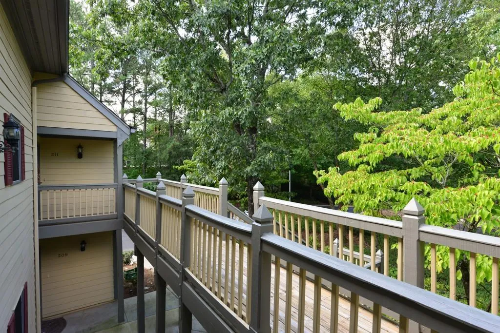 312 Hollyfax Circle Unit 312, Sandy Springs, Georgia 30328, 2 Bedrooms Bedrooms, ,2 BathroomsBathrooms,Residential,Sold,312 Hollyfax Circle Unit 312,5747351