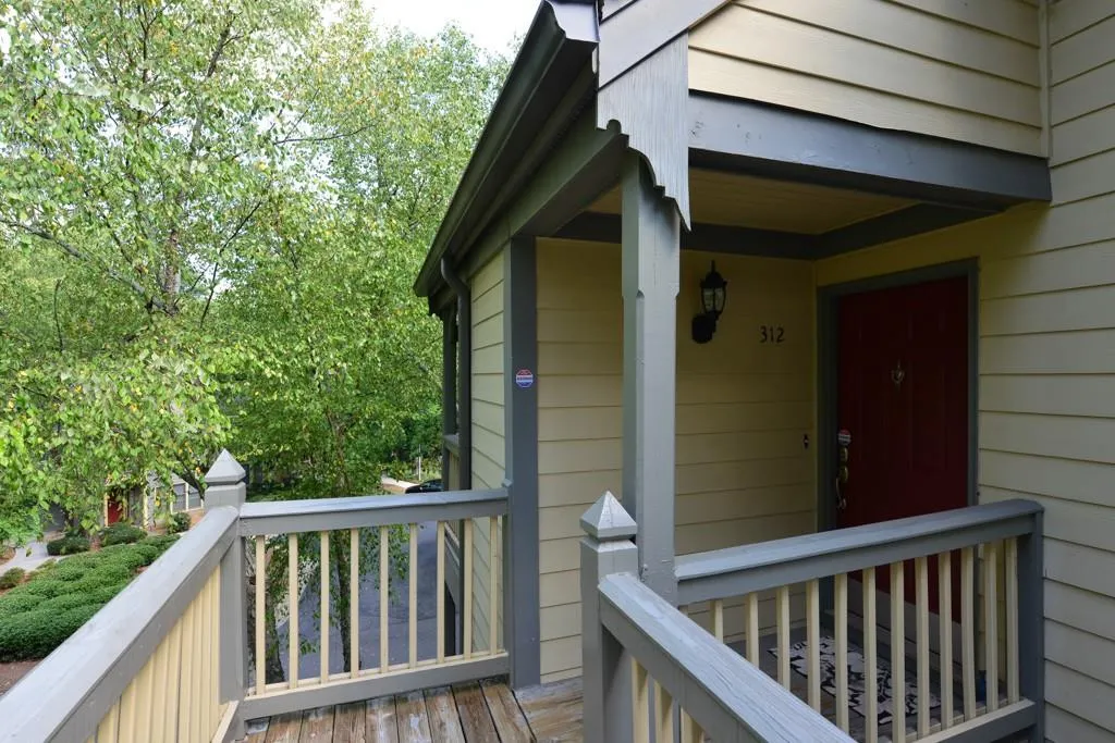 312 Hollyfax Circle Unit 312, Sandy Springs, Georgia 30328, 2 Bedrooms Bedrooms, ,2 BathroomsBathrooms,Residential,Sold,312 Hollyfax Circle Unit 312,5747351
