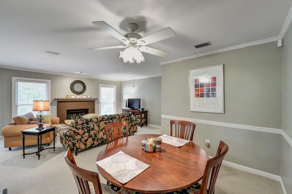 312 Hollyfax Circle Unit 312, Sandy Springs, Georgia 30328, 2 Bedrooms Bedrooms, ,2 BathroomsBathrooms,Residential,Sold,312 Hollyfax Circle Unit 312,5747351