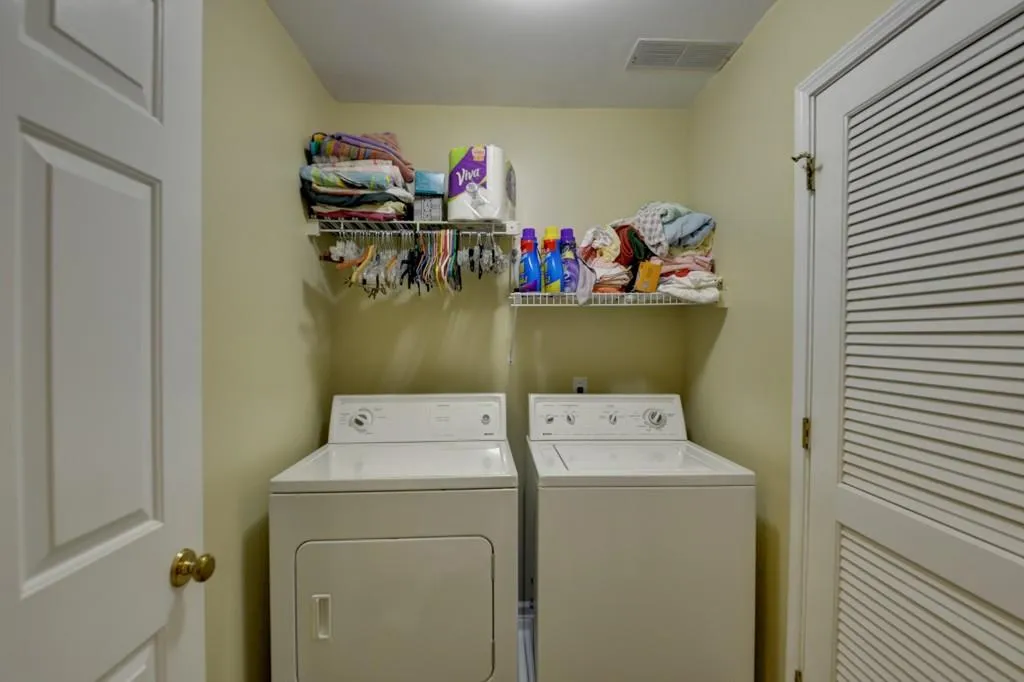 312 Hollyfax Circle Unit 312, Sandy Springs, Georgia 30328, 2 Bedrooms Bedrooms, ,2 BathroomsBathrooms,Residential,Sold,312 Hollyfax Circle Unit 312,5747351