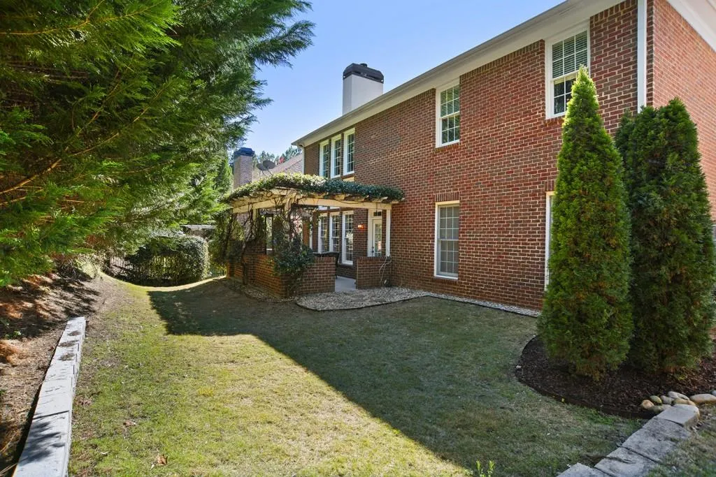 215 Wembley Circle, Atlanta, Georgia 30328, 5 Bedrooms Bedrooms, ,4 BathroomsBathrooms,Residential,Sold,215 Wembley Circle,6527274