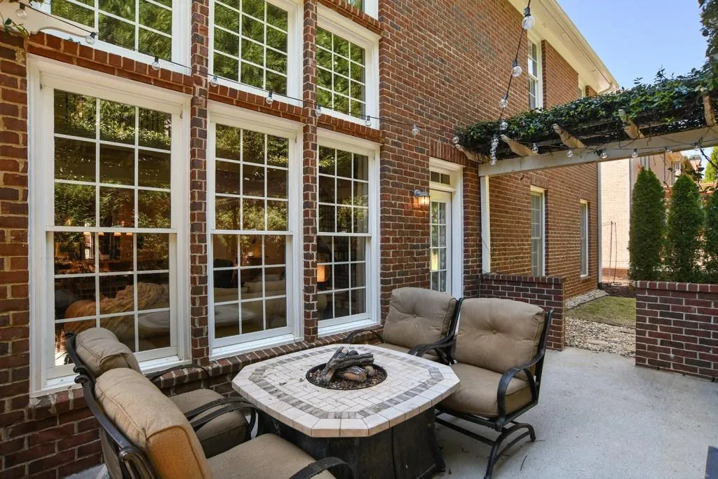 215 Wembley Circle, Atlanta, Georgia 30328, 5 Bedrooms Bedrooms, ,4 BathroomsBathrooms,Residential,Sold,215 Wembley Circle,6527274