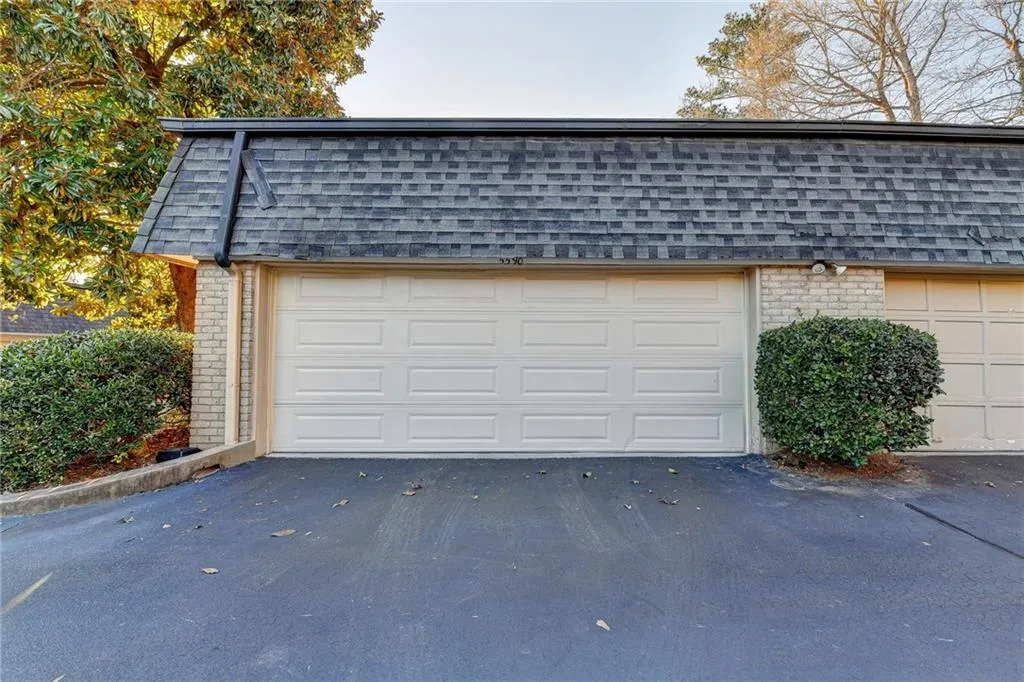 5590 Chemin De Vie, Atlanta, Georgia 30342, 2 Bedrooms Bedrooms, ,2 BathroomsBathrooms,Residential,Sold,5590 Chemin De Vie,7010097