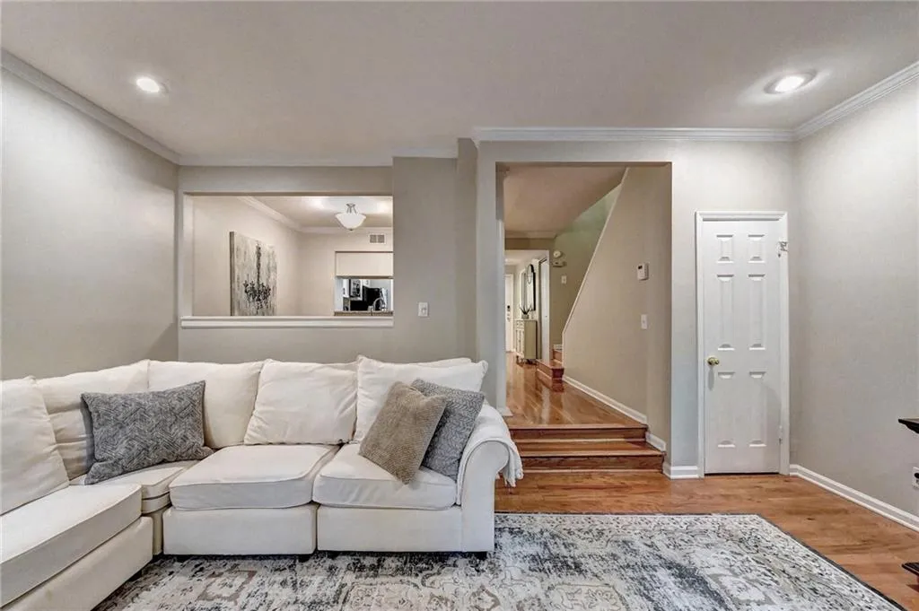 5590 Chemin De Vie, Atlanta, Georgia 30342, 2 Bedrooms Bedrooms, ,2 BathroomsBathrooms,Residential,Sold,5590 Chemin De Vie,7010097