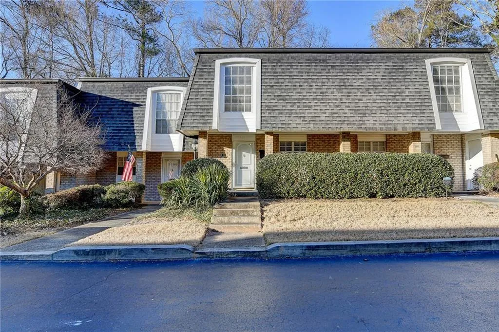 5590 Chemin De Vie, Atlanta, Georgia 30342, 2 Bedrooms Bedrooms, ,2 BathroomsBathrooms,Residential,Sold,5590 Chemin De Vie,7010097