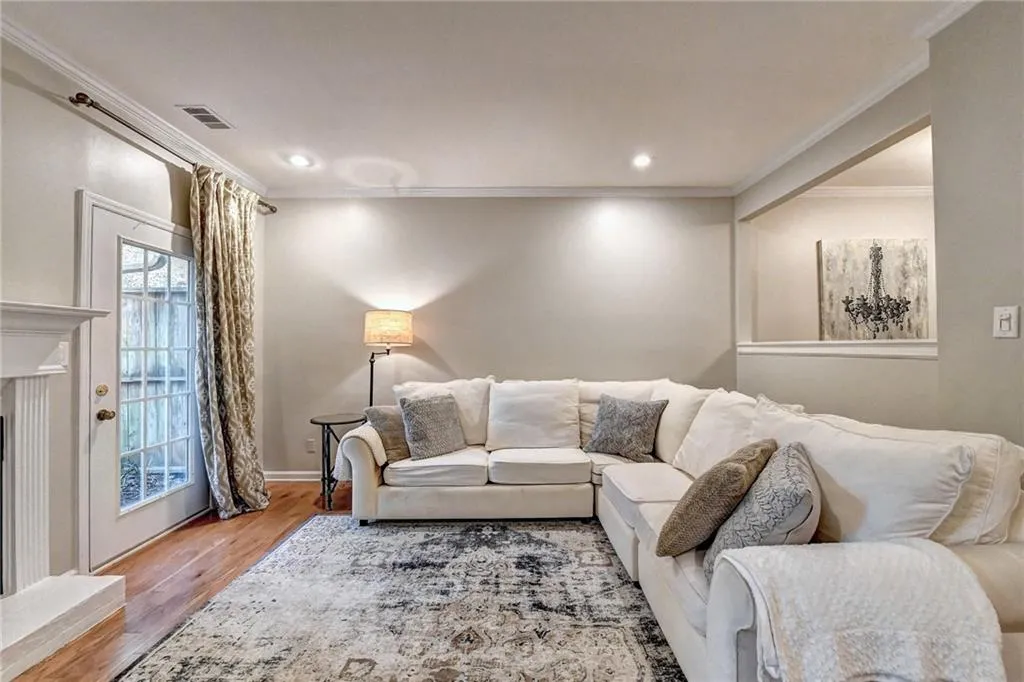 5590 Chemin De Vie, Atlanta, Georgia 30342, 2 Bedrooms Bedrooms, ,2 BathroomsBathrooms,Residential,Sold,5590 Chemin De Vie,7010097