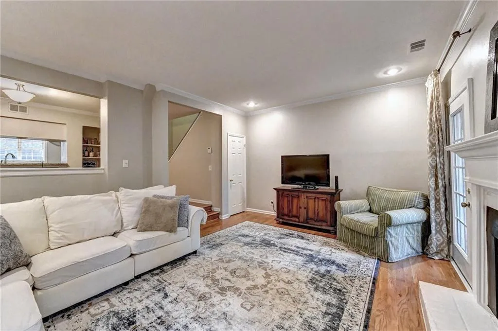 5590 Chemin De Vie, Atlanta, Georgia 30342, 2 Bedrooms Bedrooms, ,2 BathroomsBathrooms,Residential,Sold,5590 Chemin De Vie,7010097