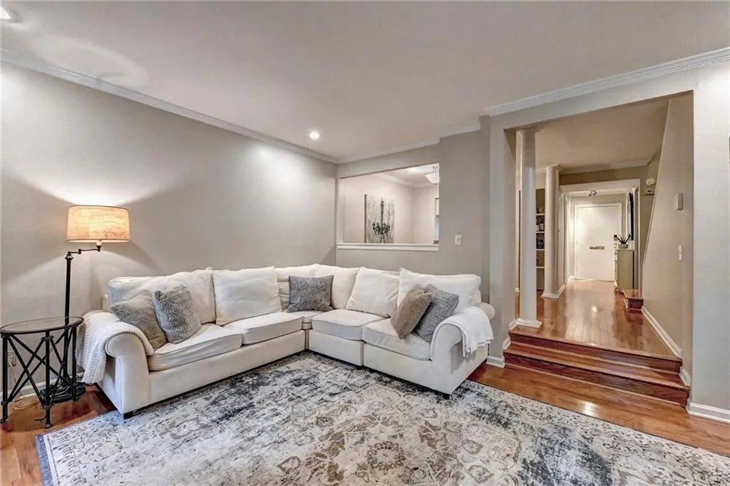 5590 Chemin De Vie, Atlanta, Georgia 30342, 2 Bedrooms Bedrooms, ,2 BathroomsBathrooms,Residential,Sold,5590 Chemin De Vie,7010097
