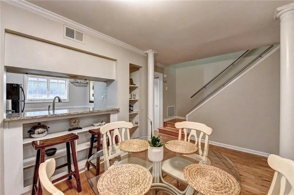 5590 Chemin De Vie, Atlanta, Georgia 30342, 2 Bedrooms Bedrooms, ,2 BathroomsBathrooms,Residential,Sold,5590 Chemin De Vie,7010097