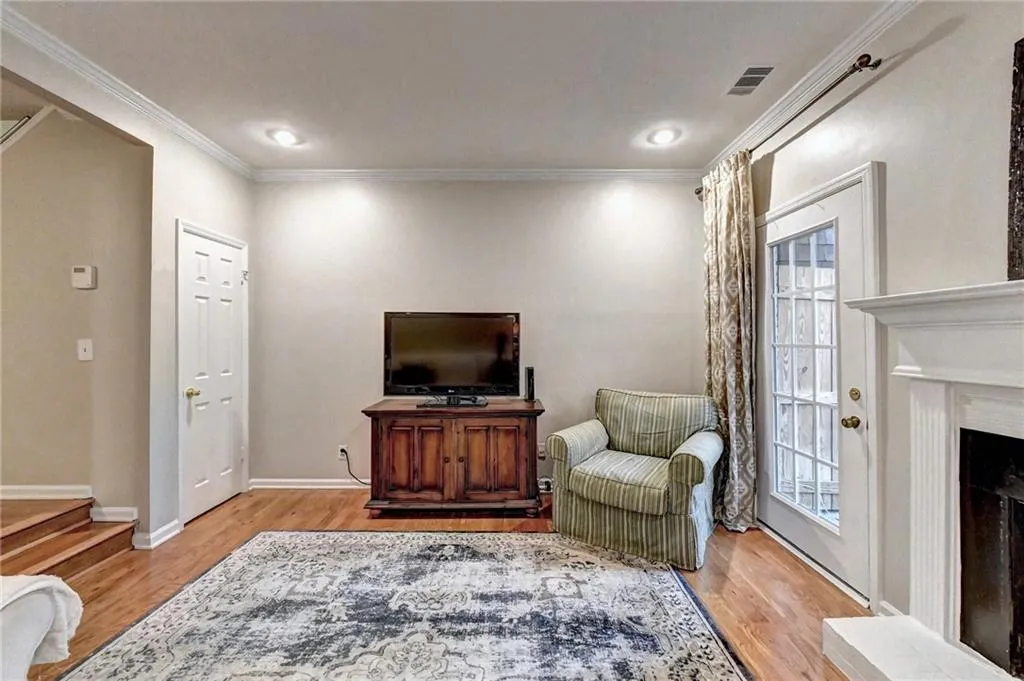 5590 Chemin De Vie, Atlanta, Georgia 30342, 2 Bedrooms Bedrooms, ,2 BathroomsBathrooms,Residential,Sold,5590 Chemin De Vie,7010097