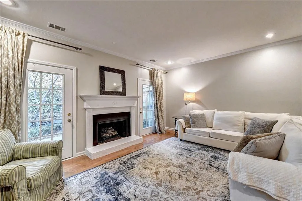 5590 Chemin De Vie, Atlanta, Georgia 30342, 2 Bedrooms Bedrooms, ,2 BathroomsBathrooms,Residential,Sold,5590 Chemin De Vie,7010097