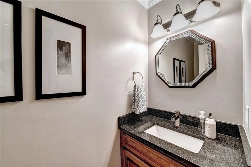 5590 Chemin De Vie, Atlanta, Georgia 30342, 2 Bedrooms Bedrooms, ,2 BathroomsBathrooms,Residential,Sold,5590 Chemin De Vie,7010097