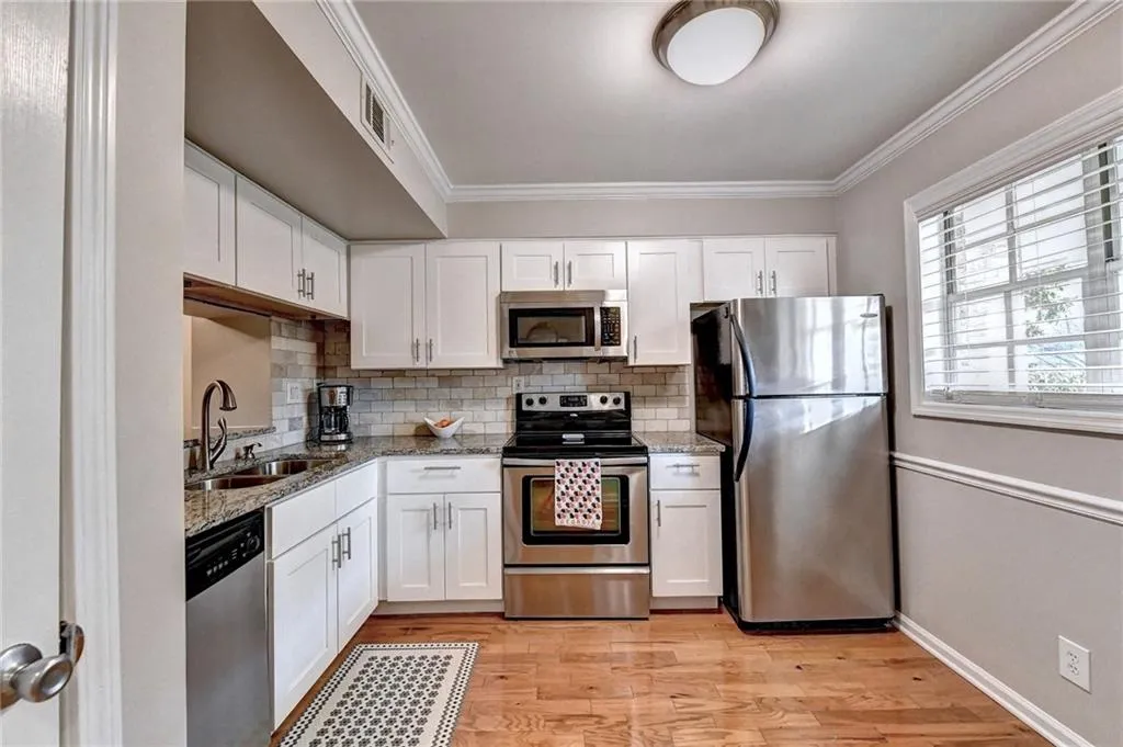 5590 Chemin De Vie, Atlanta, Georgia 30342, 2 Bedrooms Bedrooms, ,2 BathroomsBathrooms,Residential,Sold,5590 Chemin De Vie,7010097