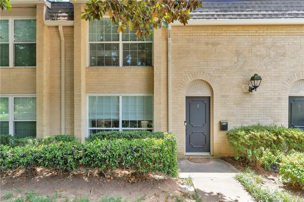 5400 Roswell Road Unit E2, Atlanta, Georgia 30342, 2 Bedrooms Bedrooms, ,2 BathroomsBathrooms,Residential,Sold,5400 Roswell Road Unit E2,7518974