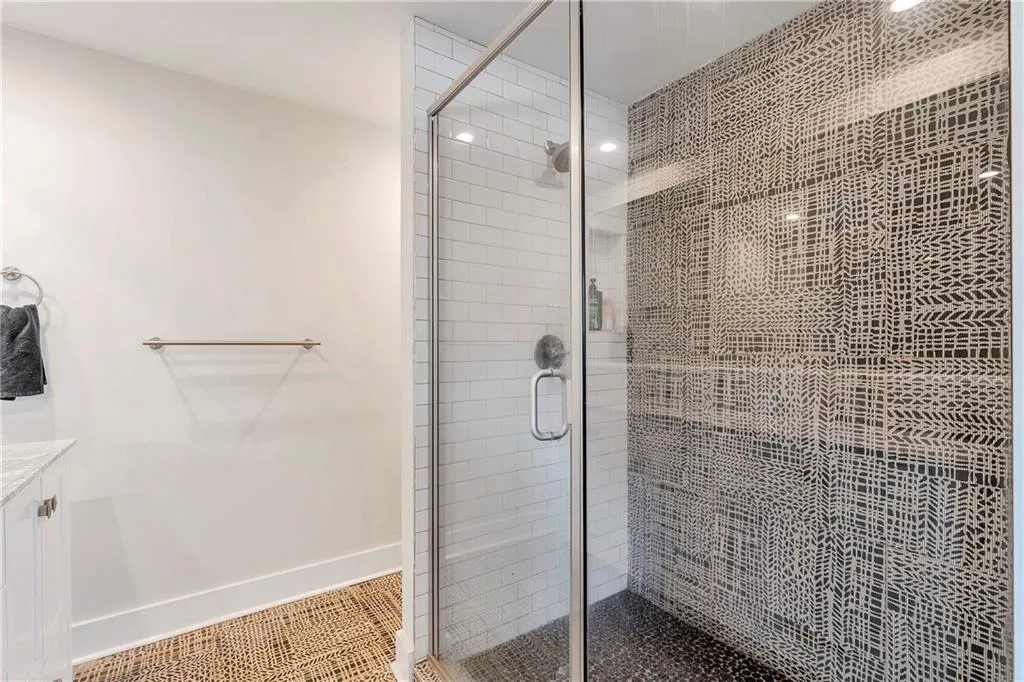 5400 Roswell Road Unit E2, Atlanta, Georgia 30342, 2 Bedrooms Bedrooms, ,2 BathroomsBathrooms,Residential,Sold,5400 Roswell Road Unit E2,7518974