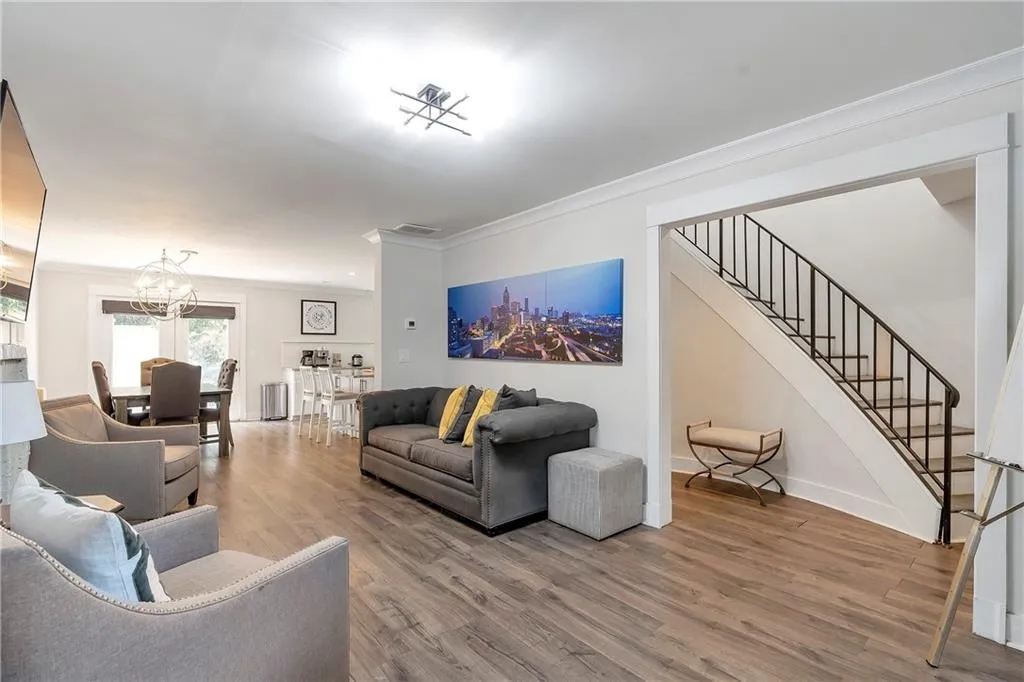 5400 Roswell Road Unit E2, Atlanta, Georgia 30342, 2 Bedrooms Bedrooms, ,2 BathroomsBathrooms,Residential,Sold,5400 Roswell Road Unit E2,7518974