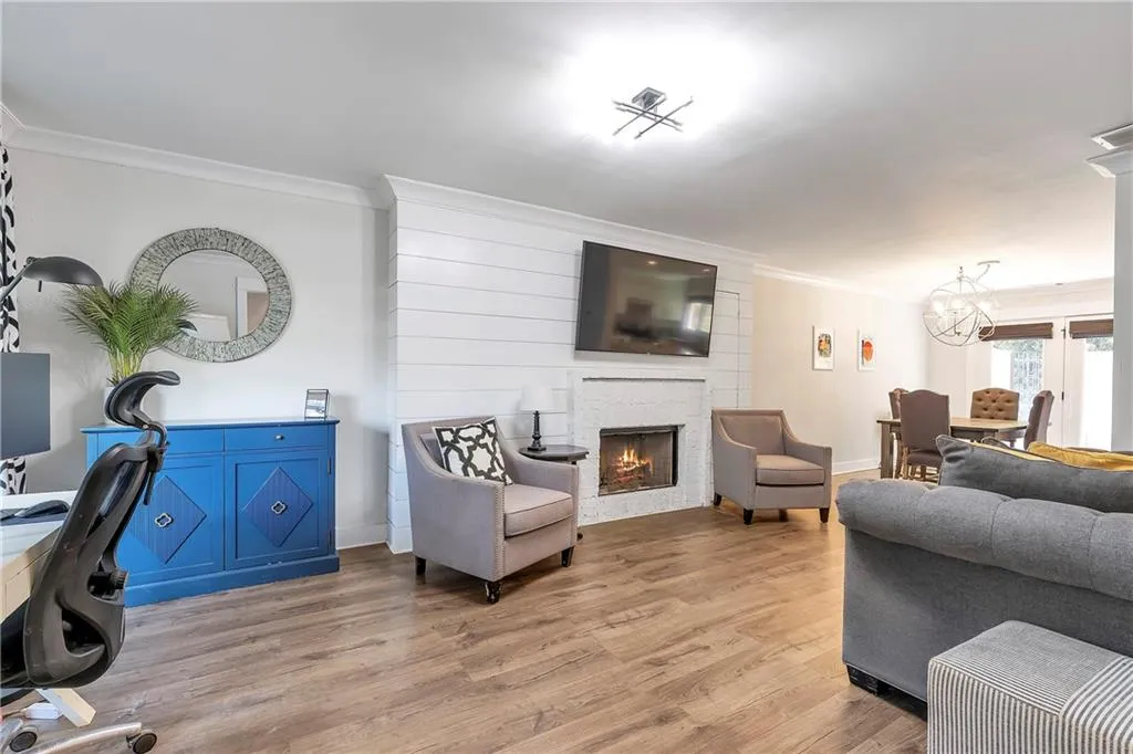 5400 Roswell Road Unit E2, Atlanta, Georgia 30342, 2 Bedrooms Bedrooms, ,2 BathroomsBathrooms,Residential,Sold,5400 Roswell Road Unit E2,7518974