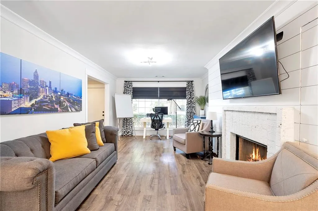 5400 Roswell Road Unit E2, Atlanta, Georgia 30342, 2 Bedrooms Bedrooms, ,2 BathroomsBathrooms,Residential,Sold,5400 Roswell Road Unit E2,7518974