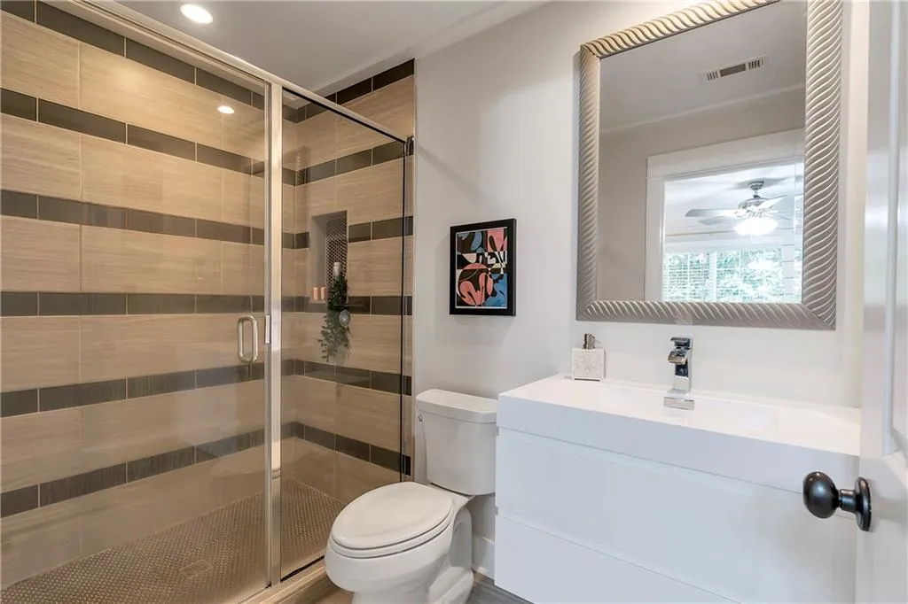 5400 Roswell Road Unit E2, Atlanta, Georgia 30342, 2 Bedrooms Bedrooms, ,2 BathroomsBathrooms,Residential,Sold,5400 Roswell Road Unit E2,7518974