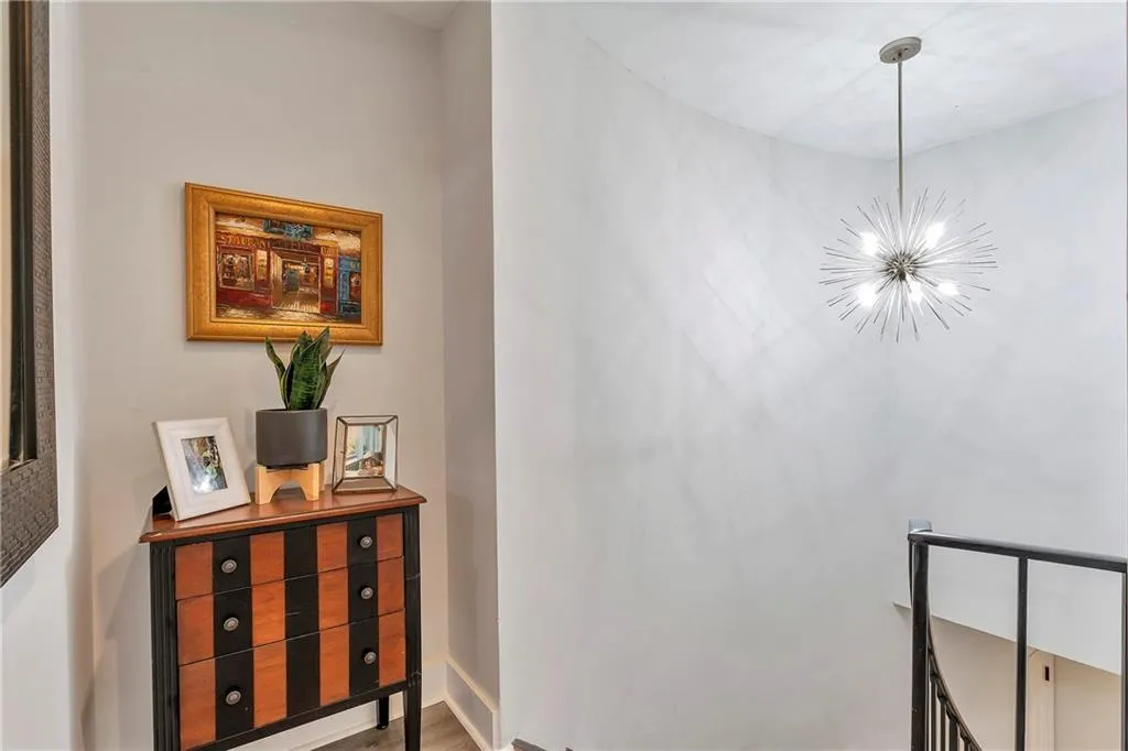 5400 Roswell Road Unit E2, Atlanta, Georgia 30342, 2 Bedrooms Bedrooms, ,2 BathroomsBathrooms,Residential,Sold,5400 Roswell Road Unit E2,7518974