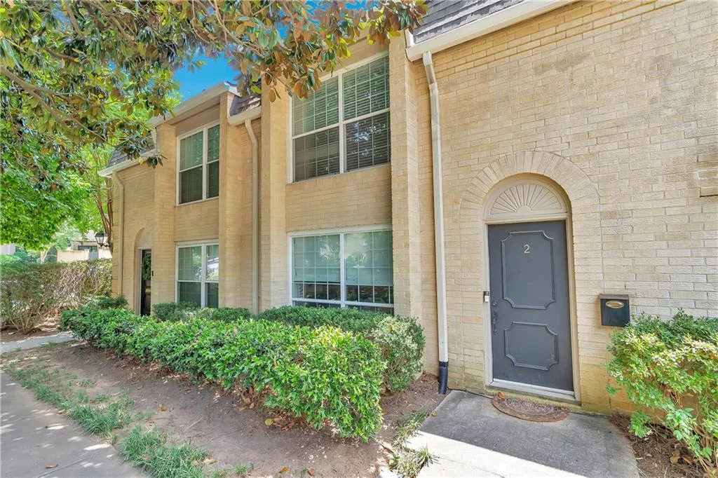 5400 Roswell Road Unit E2, Atlanta, Georgia 30342, 2 Bedrooms Bedrooms, ,2 BathroomsBathrooms,Residential,Sold,5400 Roswell Road Unit E2,7518974