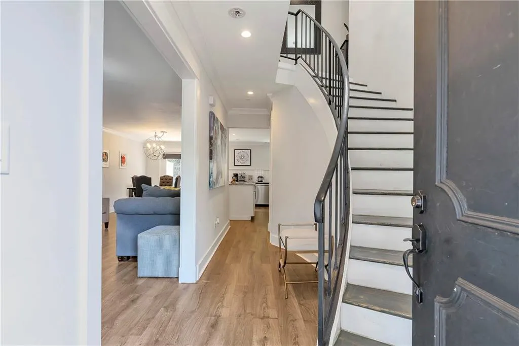 5400 Roswell Road Unit E2, Atlanta, Georgia 30342, 2 Bedrooms Bedrooms, ,2 BathroomsBathrooms,Residential,Sold,5400 Roswell Road Unit E2,7518974