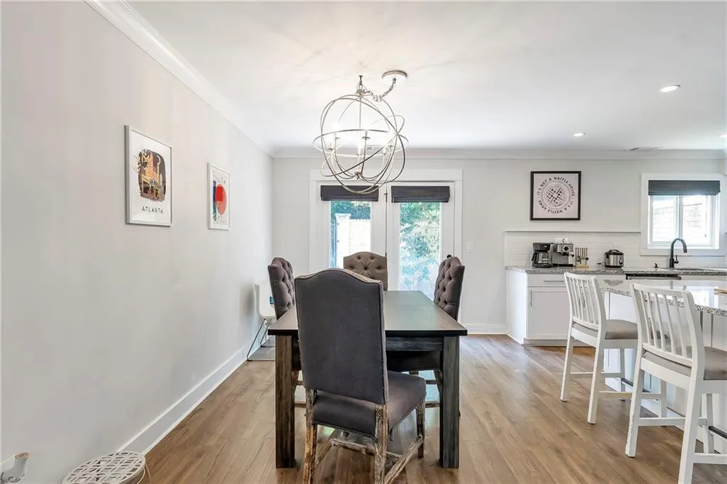 5400 Roswell Road Unit E2, Atlanta, Georgia 30342, 2 Bedrooms Bedrooms, ,2 BathroomsBathrooms,Residential,Sold,5400 Roswell Road Unit E2,7518974