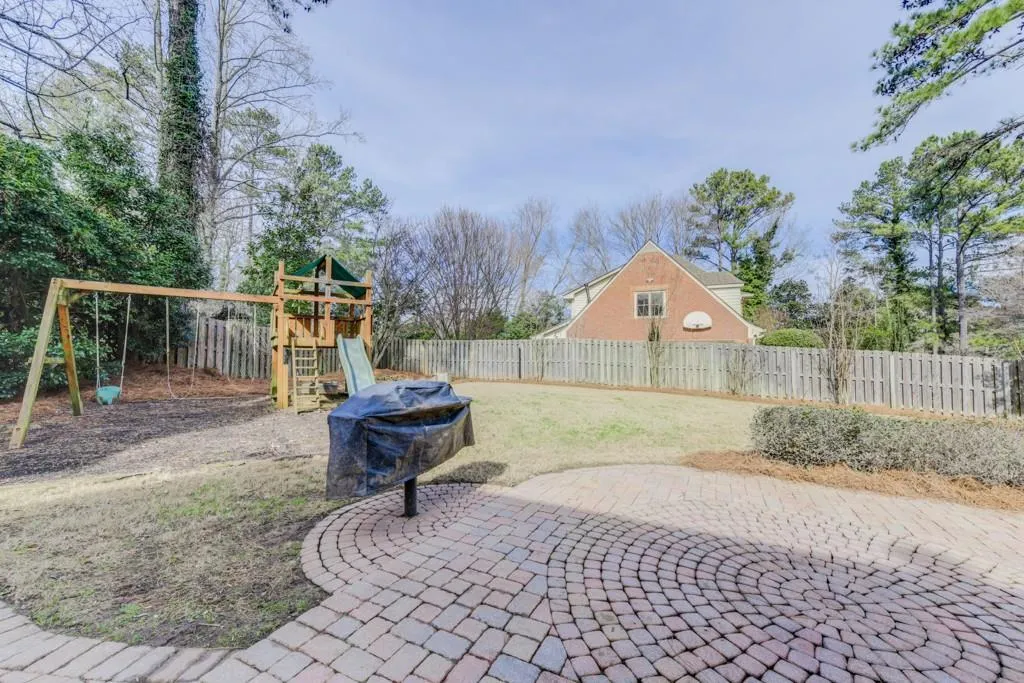 105 Breakwater Circle, Sandy Springs, Georgia 30328, 4 Bedrooms Bedrooms, ,4 BathroomsBathrooms,Residential,Sold,105 Breakwater Circle,6128791