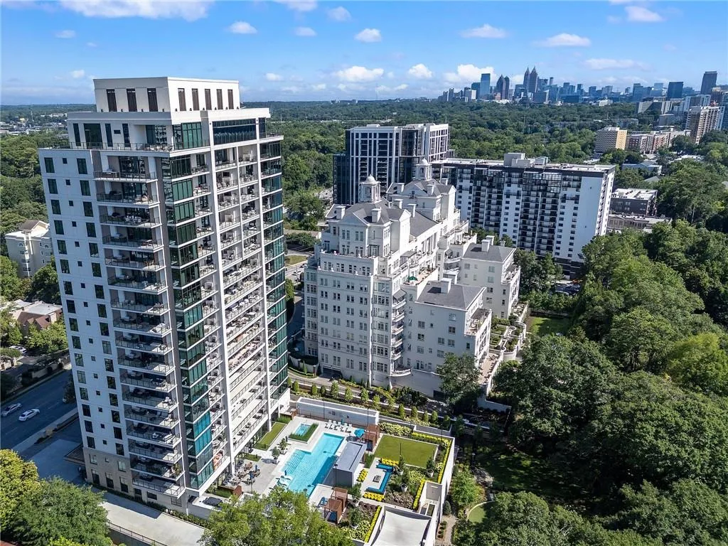 2520 Peachtree Road Nw Unit 403, Atlanta, Georgia 30305, 2 Bedrooms Bedrooms, ,3 BathroomsBathrooms,Residential,For Sale,2520 Peachtree Road Nw Unit 403,7610304