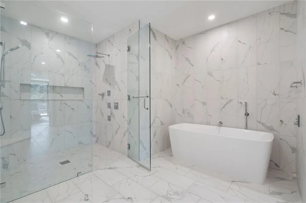 2520 Peachtree Road Nw Unit 403, Atlanta, Georgia 30305, 2 Bedrooms Bedrooms, ,3 BathroomsBathrooms,Residential,For Sale,2520 Peachtree Road Nw Unit 403,7610304