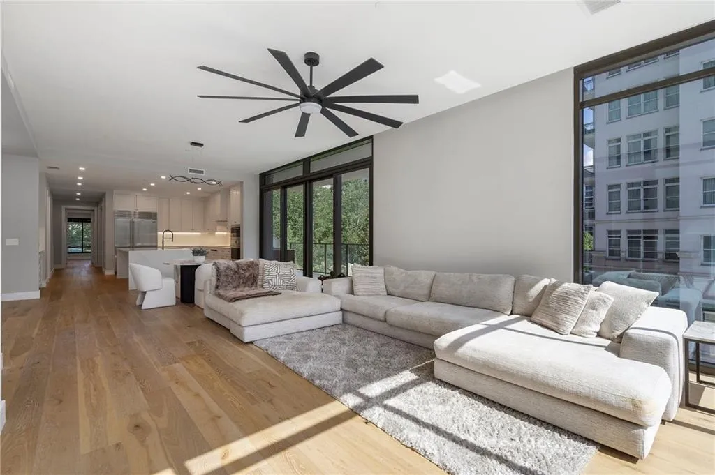 2520 Peachtree Road Nw Unit 403, Atlanta, Georgia 30305, 2 Bedrooms Bedrooms, ,3 BathroomsBathrooms,Residential,For Sale,2520 Peachtree Road Nw Unit 403,7610304