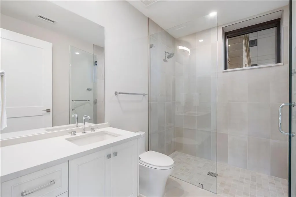 2520 Peachtree Road Nw Unit 403, Atlanta, Georgia 30305, 2 Bedrooms Bedrooms, ,3 BathroomsBathrooms,Residential,For Sale,2520 Peachtree Road Nw Unit 403,7610304