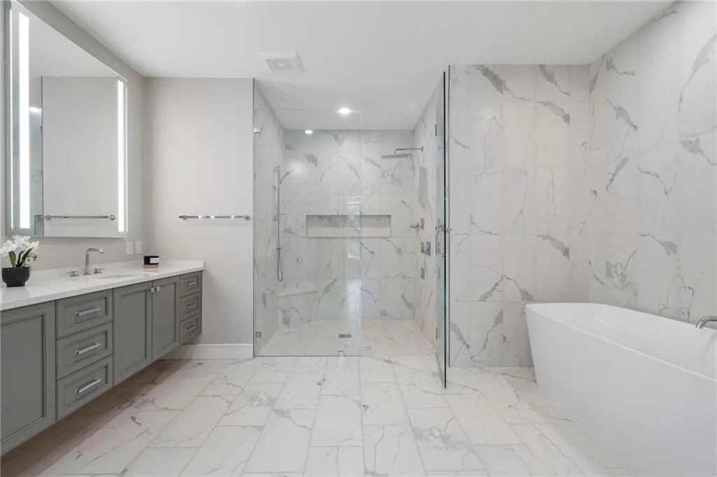 2520 Peachtree Road Nw Unit 403, Atlanta, Georgia 30305, 2 Bedrooms Bedrooms, ,3 BathroomsBathrooms,Residential,For Sale,2520 Peachtree Road Nw Unit 403,7610304