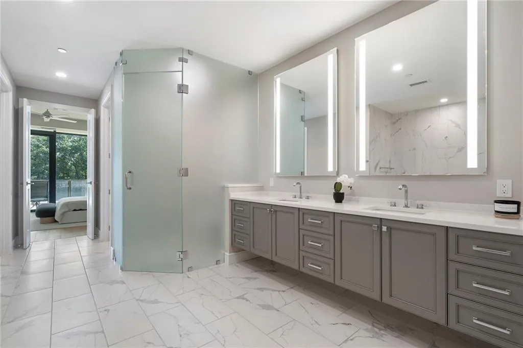 2520 Peachtree Road Nw Unit 403, Atlanta, Georgia 30305, 2 Bedrooms Bedrooms, ,3 BathroomsBathrooms,Residential,For Sale,2520 Peachtree Road Nw Unit 403,7610304