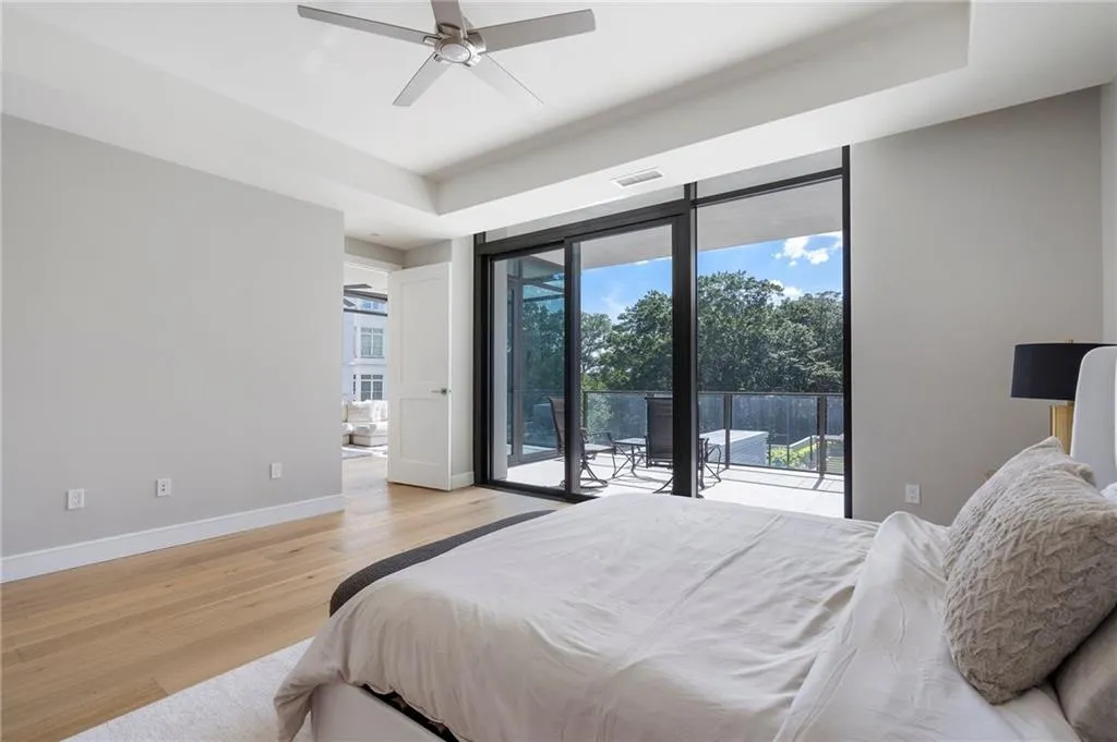 2520 Peachtree Road Nw Unit 403, Atlanta, Georgia 30305, 2 Bedrooms Bedrooms, ,3 BathroomsBathrooms,Residential,For Sale,2520 Peachtree Road Nw Unit 403,7610304