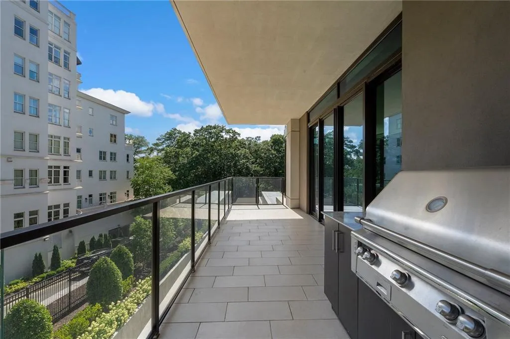 2520 Peachtree Road Nw Unit 403, Atlanta, Georgia 30305, 2 Bedrooms Bedrooms, ,3 BathroomsBathrooms,Residential,For Sale,2520 Peachtree Road Nw Unit 403,7610304