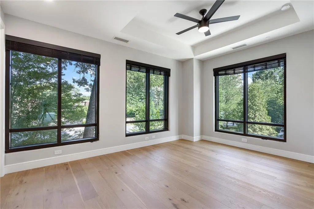 2520 Peachtree Road Nw Unit 403, Atlanta, Georgia 30305, 2 Bedrooms Bedrooms, ,3 BathroomsBathrooms,Residential,For Sale,2520 Peachtree Road Nw Unit 403,7610304