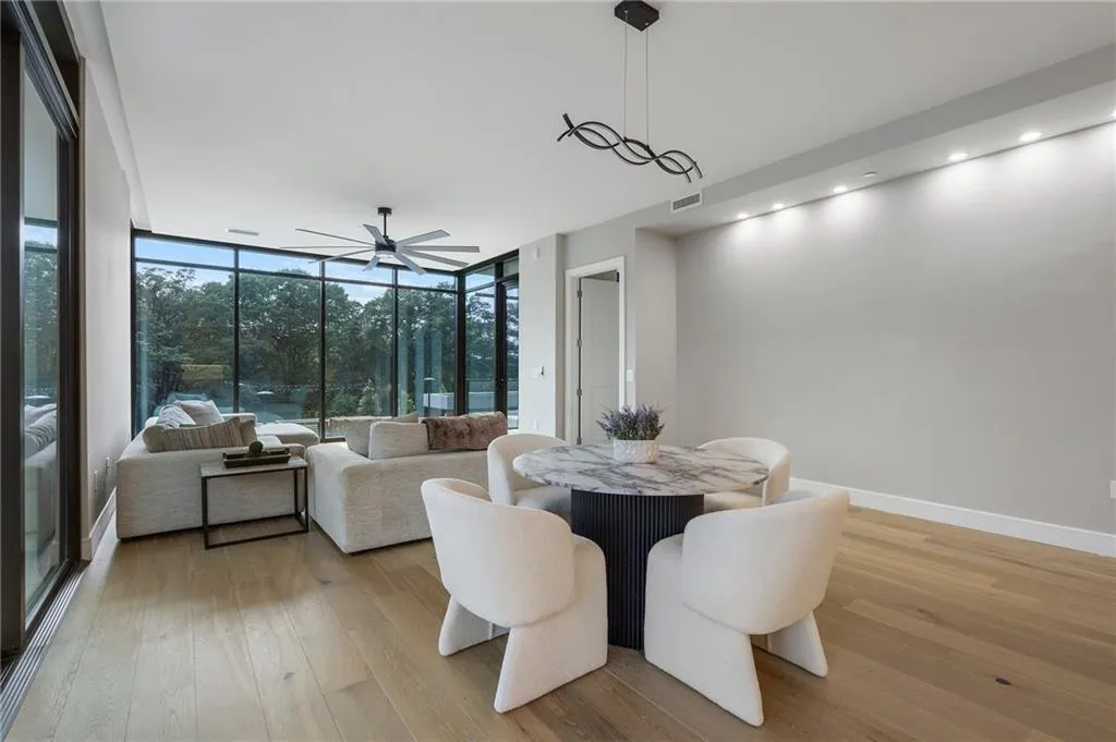 2520 Peachtree Road Nw Unit 403, Atlanta, Georgia 30305, 2 Bedrooms Bedrooms, ,3 BathroomsBathrooms,Residential,For Sale,2520 Peachtree Road Nw Unit 403,7610304