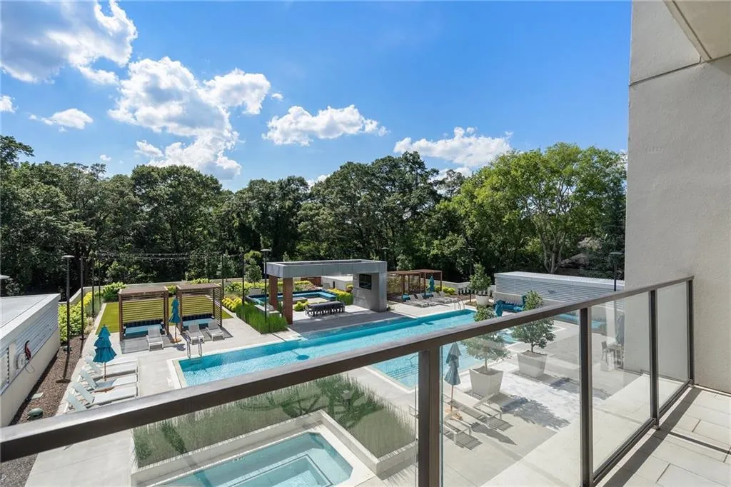 2520 Peachtree Road Nw Unit 403, Atlanta, Georgia 30305, 2 Bedrooms Bedrooms, ,3 BathroomsBathrooms,Residential,For Sale,2520 Peachtree Road Nw Unit 403,7610304