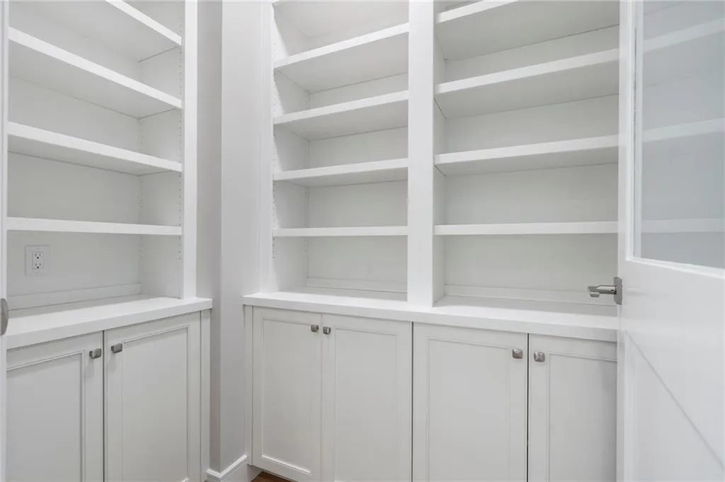 2520 Peachtree Road Nw Unit 403, Atlanta, Georgia 30305, 2 Bedrooms Bedrooms, ,3 BathroomsBathrooms,Residential,For Sale,2520 Peachtree Road Nw Unit 403,7610304