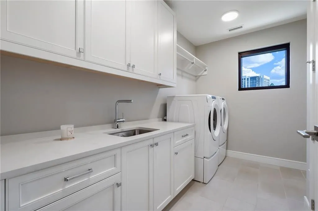2520 Peachtree Road Nw Unit 403, Atlanta, Georgia 30305, 2 Bedrooms Bedrooms, ,3 BathroomsBathrooms,Residential,For Sale,2520 Peachtree Road Nw Unit 403,7610304