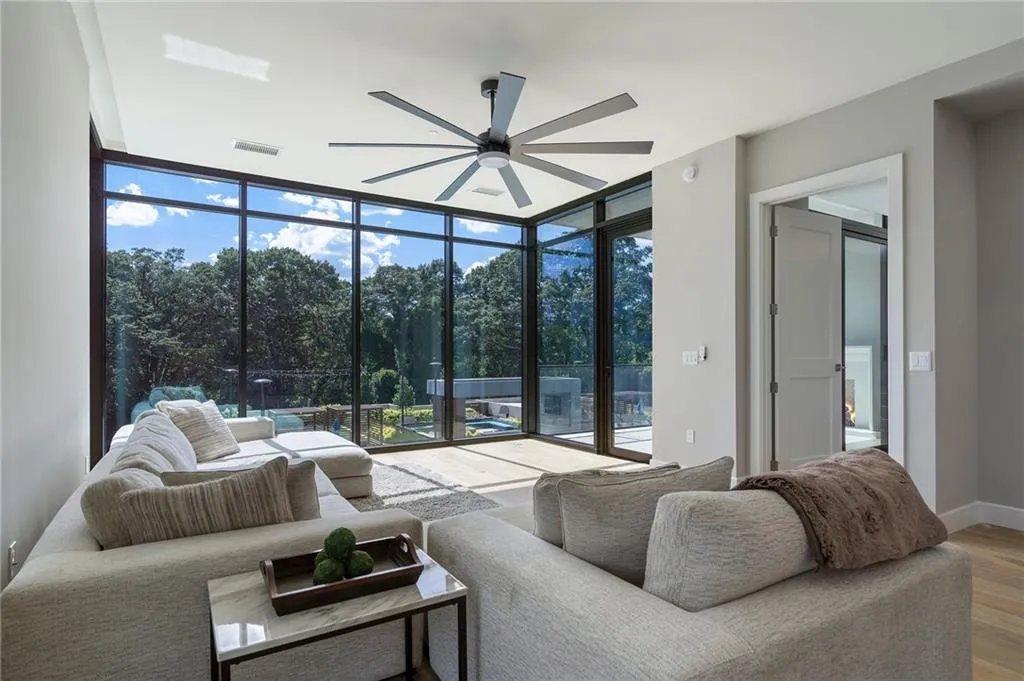 2520 Peachtree Road Nw Unit 403, Atlanta, Georgia 30305, 2 Bedrooms Bedrooms, ,3 BathroomsBathrooms,Residential,For Sale,2520 Peachtree Road Nw Unit 403,7610304