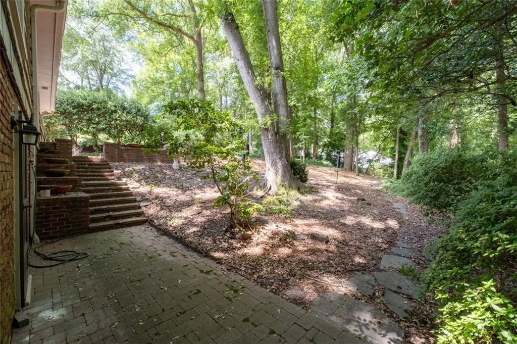 2917 Rockingham Drive Nw, Atlanta, Georgia 30327, 4 Bedrooms Bedrooms, ,4 BathroomsBathrooms,Residential,For Sale,2917 Rockingham Drive Nw,7599284