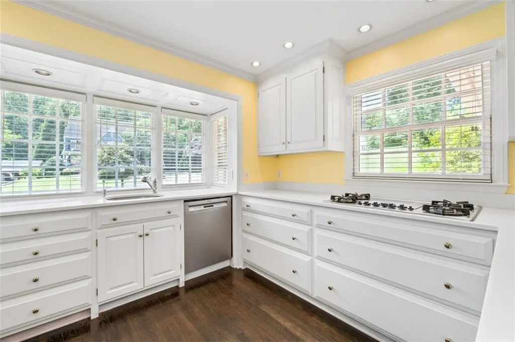 2917 Rockingham Drive Nw, Atlanta, Georgia 30327, 4 Bedrooms Bedrooms, ,4 BathroomsBathrooms,Residential,For Sale,2917 Rockingham Drive Nw,7599284